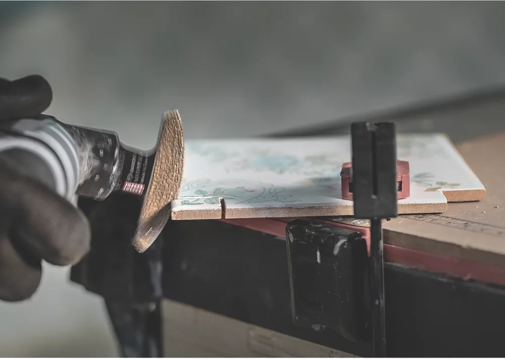 Bosch Expert MATI 68 RD4 40 Diamond-Grit Tile & Grout Sanding Plate 68mm 5 Bosch Expert MATI 68 RD4 40 Diamond-Grit Tile & Grout Sanding Plate 68mm - Image 5