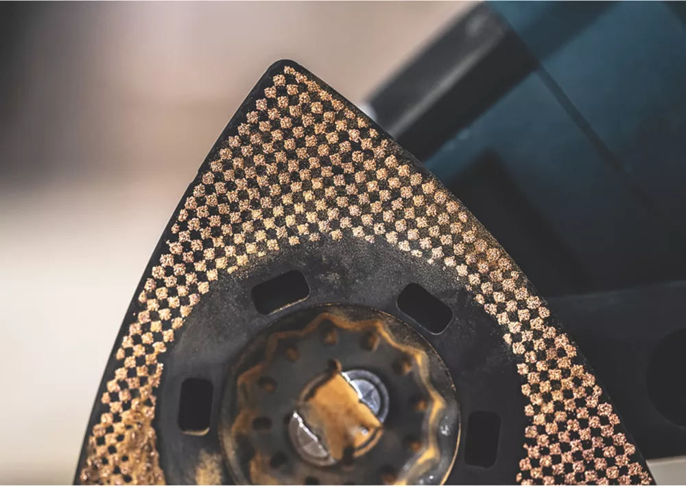 Bosch Expert MAVZ 116 RT10 100 Carbide RIFF-Grit Hardwood & Softwood Sanding Plate 116mm 3 Bosch Expert MAVZ 116 RT10 100 Carbide RIFF-Grit Hardwood & Softwood Sanding Plate 116mm - Image 3